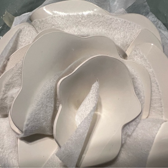 Kate Spade Flora Patent Leather 3D Wristlet - Picture 13 of 16